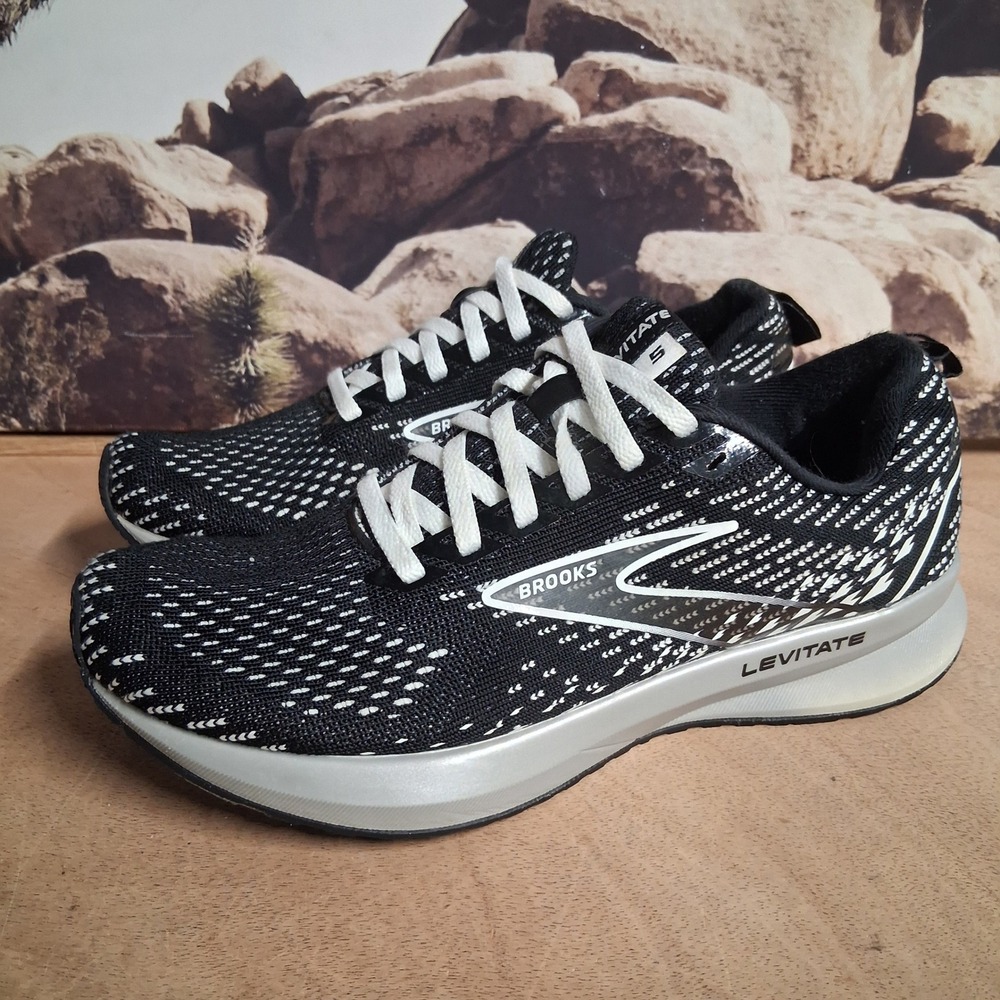 Brooks Levitate 5 Womens Running Shoes Black White Silver 1203521B088 Sz 7